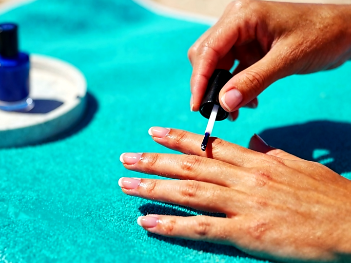 Manicure After the Sea: How to Restore a Neat Look to Your Nails Without a Heavy Layer