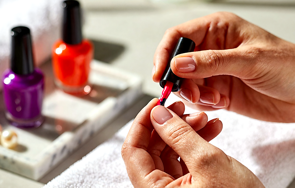 Sally Hansen и укрепляющее средство: что важно проверить, если беспокоит пересушенная кожа