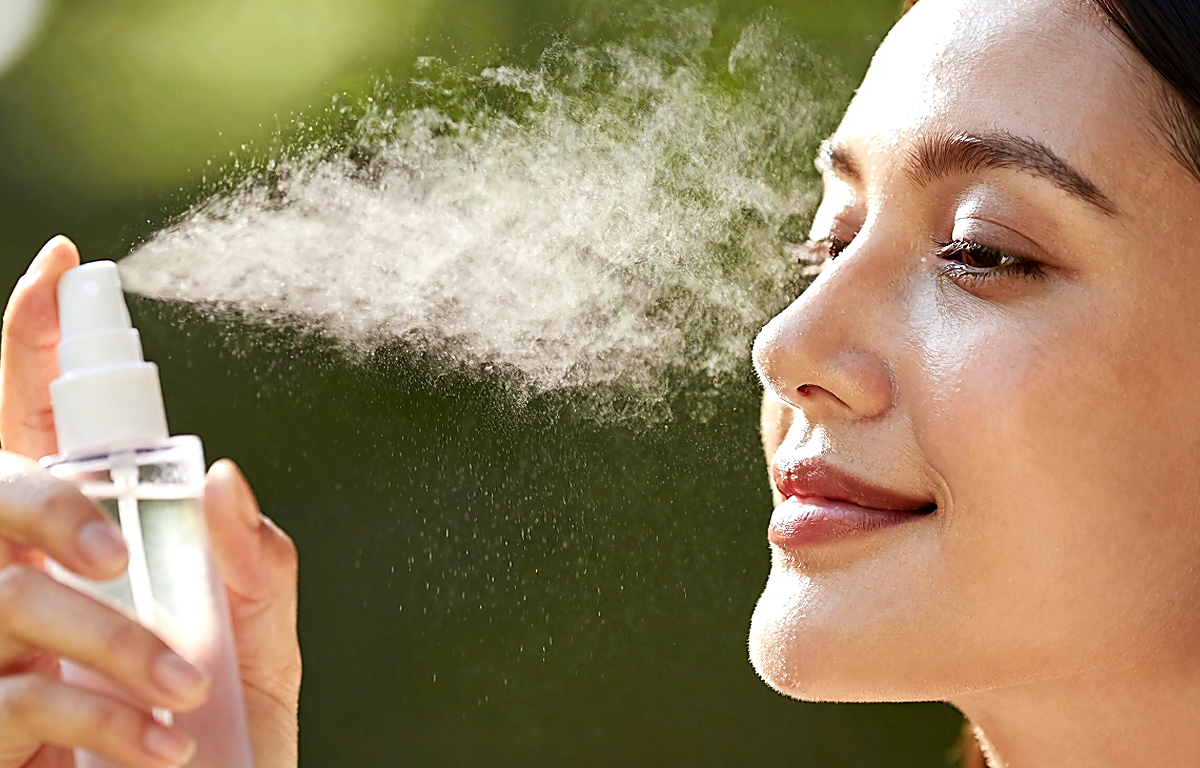 Agua termal y bruma facial: cuándo de verdad refrescan la piel y cuándo la resecan